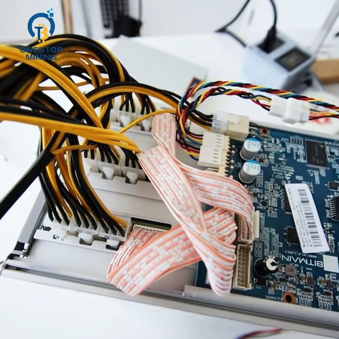 Машина минирования 3 горнорабочего Bitmain Antminer Z15 420Ksol/S Asic секретная Blockchain ZEC